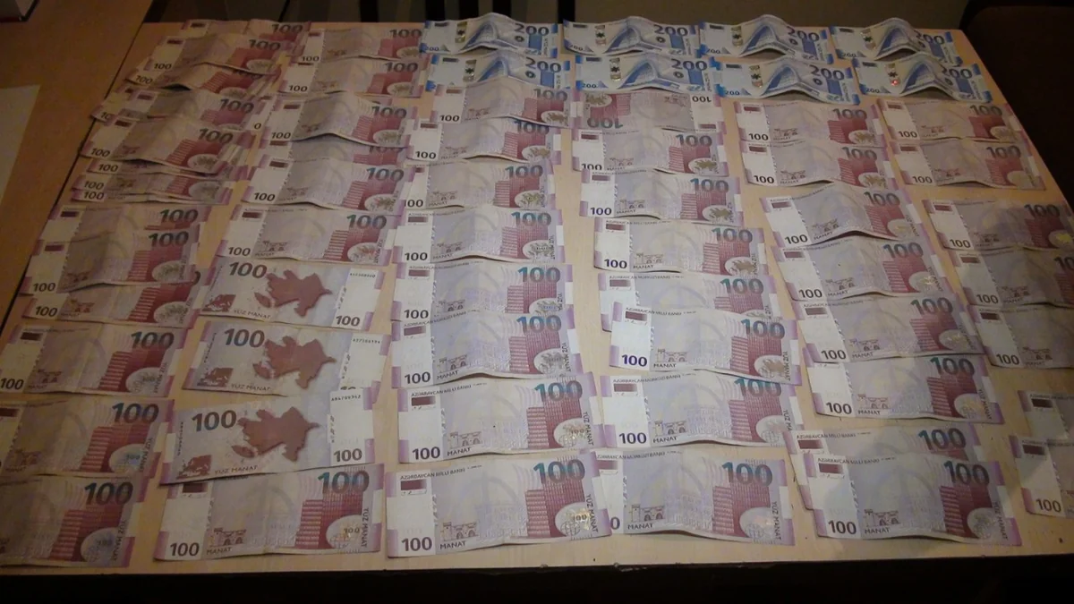 İmişli sakini mağazanın tavanını söküb seyfdən 13 min manat pul oğurlayıb