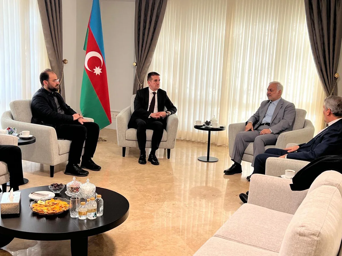 Iranian deputy FM visits Azerbaijani embassy to offer condolences