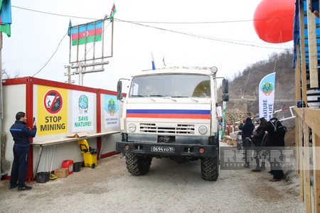 Russian peacekeepers dismantle their tents set up in protest area, take away containers - VIDEO