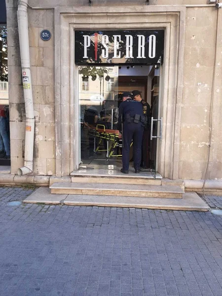 Bakıda halı pisləşən şəxs polis əməkdaşlarının köməkliyi ilə xəstəxanaya çatdırılıb
