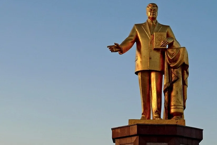 В Туркменистане переименованы районы, поселок и город, названные в честь первого президента Сапармурата Ниязова