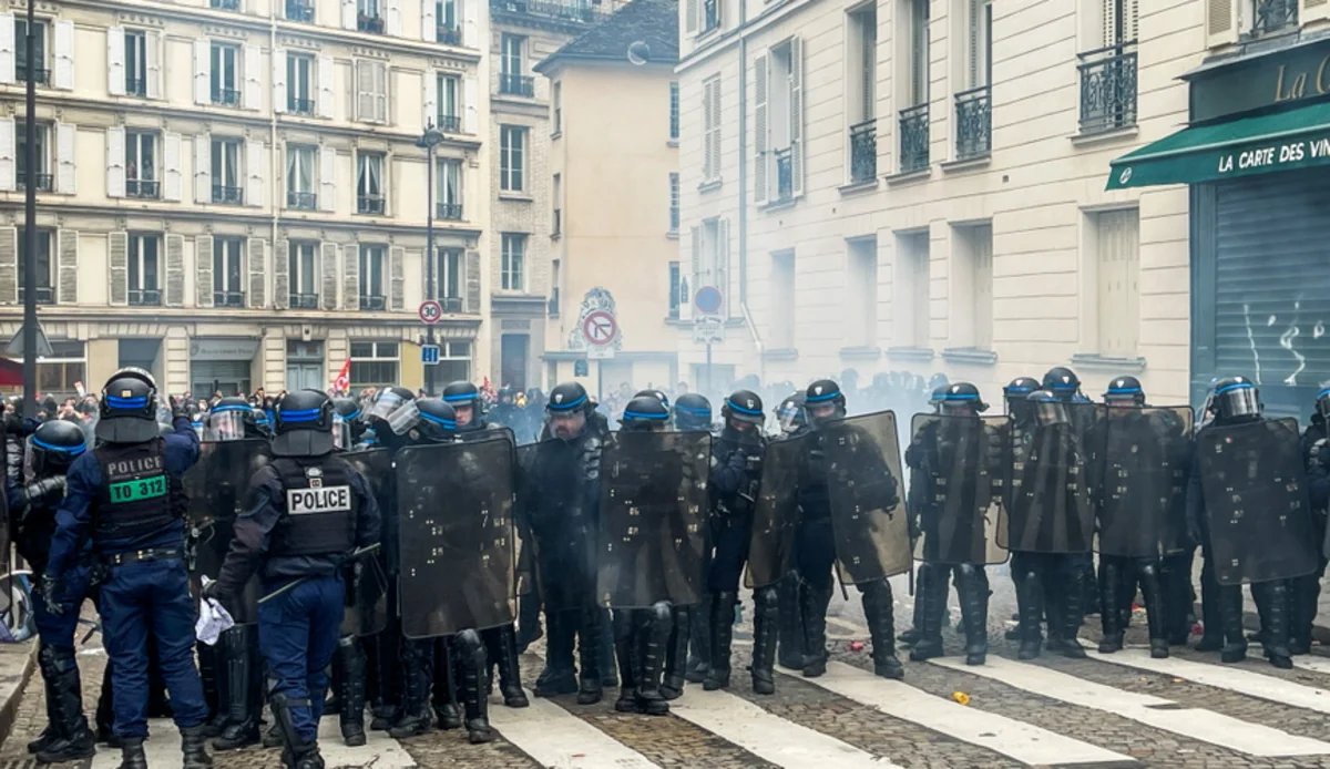 Fransa polisi Qvadelupada üç dinc nümayişçini yaralayıb