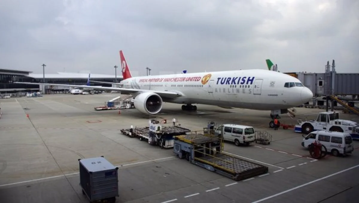 Рейс Turkish Airlines задержан в аэропорту Стамбула из-за сообщения о бомбе