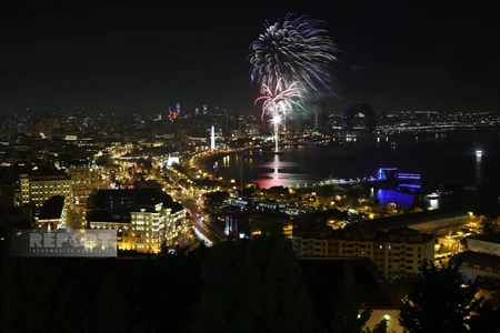 Bakıda Dünya Azərbaycanlılarının Həmrəyliyi Günü və Yeni il atəşfəşanlığı olub