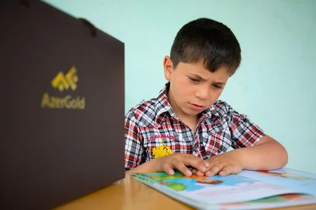 “AzerGold” Daşkəsəndə uşaqlar üçün növbəti “Kitab sovqatı” aksiyası keçirib