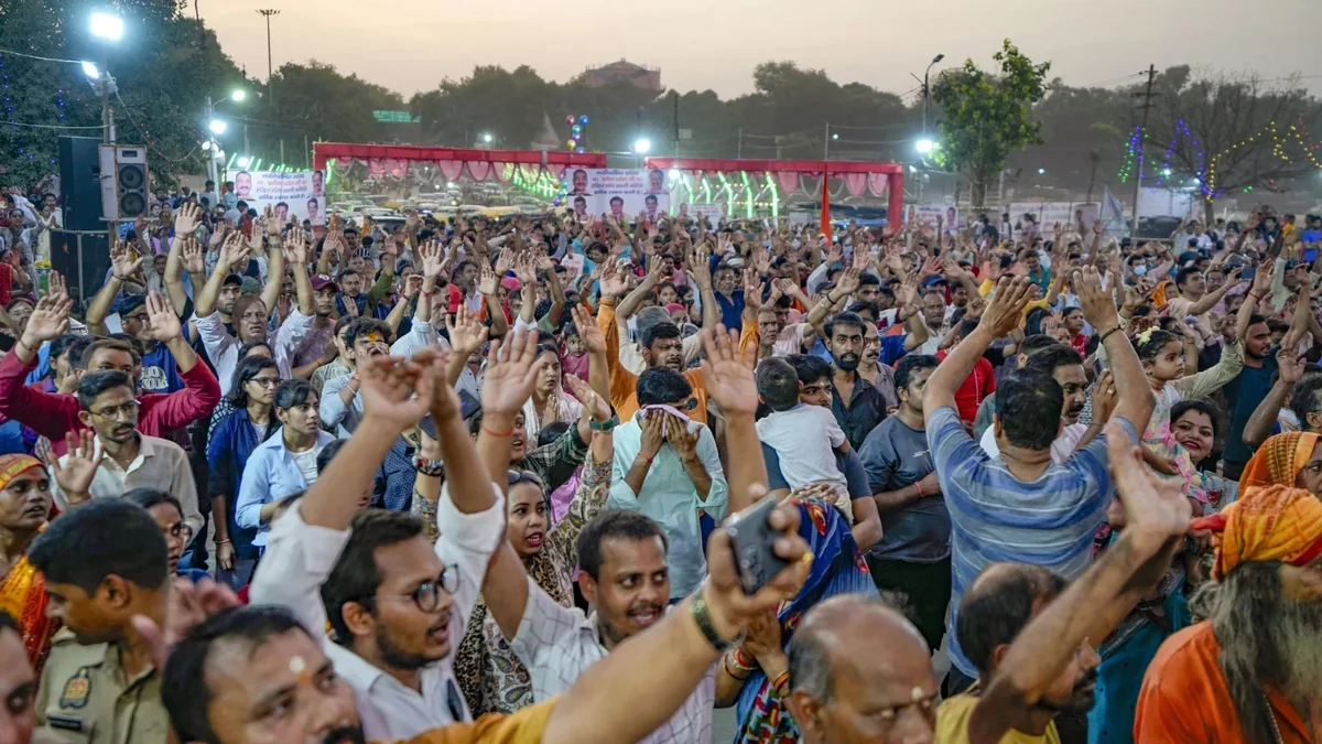 Hindistanda dini ibadətgahdakı izdihamda ölənlərin sayı 116-ya çatıb