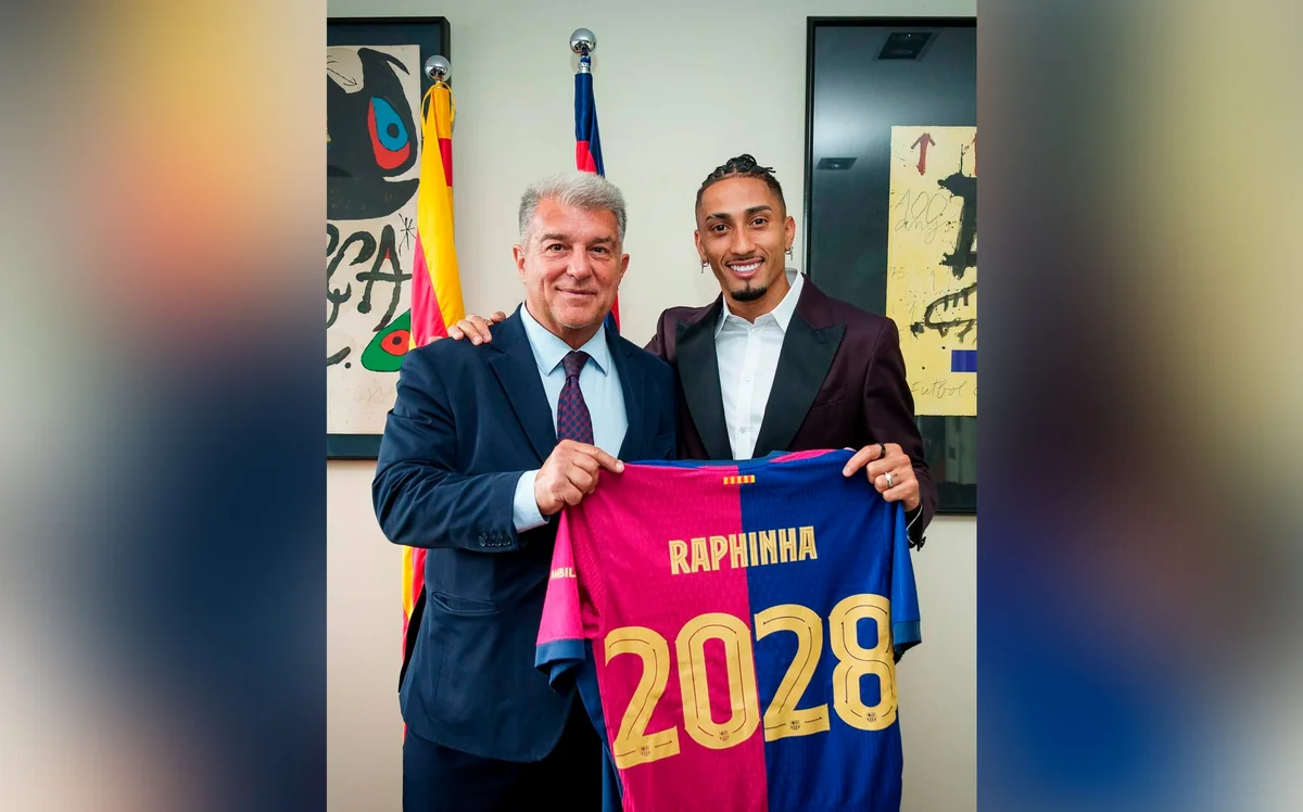 Barselona Rafinya ilə yeni müqavilə imzaladığını elan edib