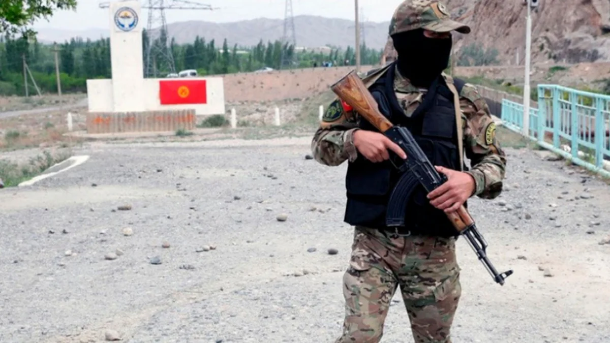 Tacikistan hərbçiləri Qırğızıstanla sərhəddə gücləndirilmiş rejimə keçib