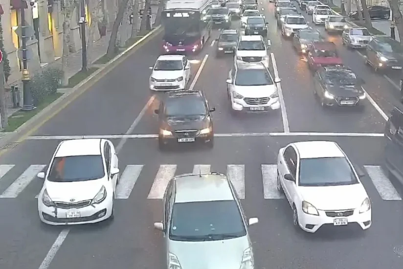 Bakının bir sıra yollarında sıxlıq müşahidə olunur - SİYAHI