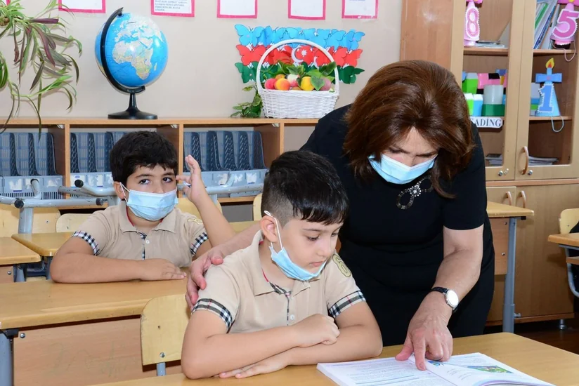 Emin Əmrullayev özəl ümumtəhsil müəssisələrindəki qiymətlərdən danışıb