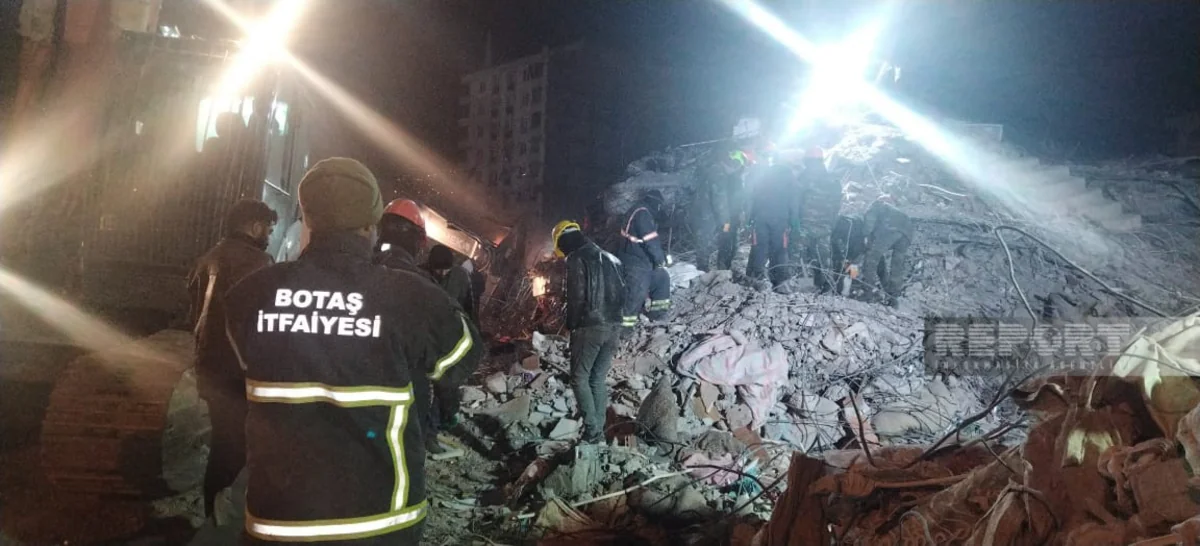 Kahramanmaraşda 12 fərqli nöqtədə əməliyyatlar aparan Azərbaycanın xilasediciləri 