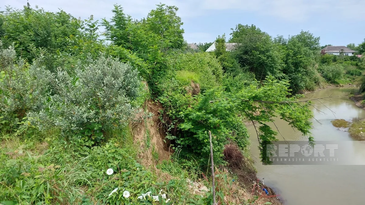 Astarada torpaq sürüşməsi olub, yaşayış evləri təhlükə ilə üz-üzə qalıb