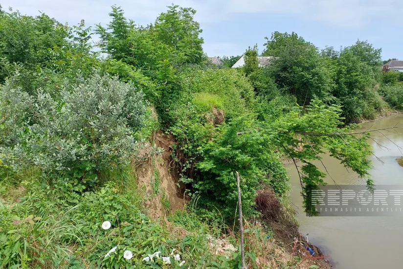 Astarada torpaq sürüşməsi olub, yaşayış evləri təhlükə ilə üz-üzə qalıb