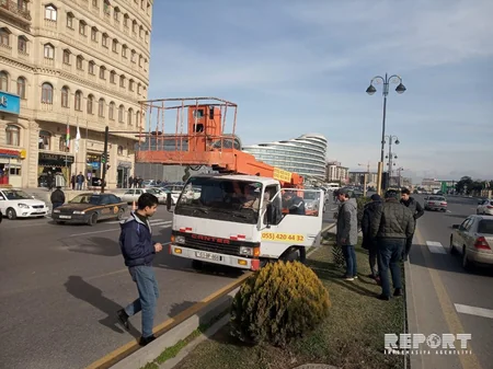 Bakıda sərnişin avtobusu qəza törədib  - FOTO