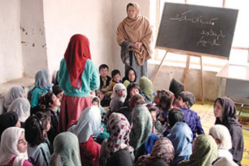 ​Əfqanıstanda yüzdən çox şagird zəhərlənib