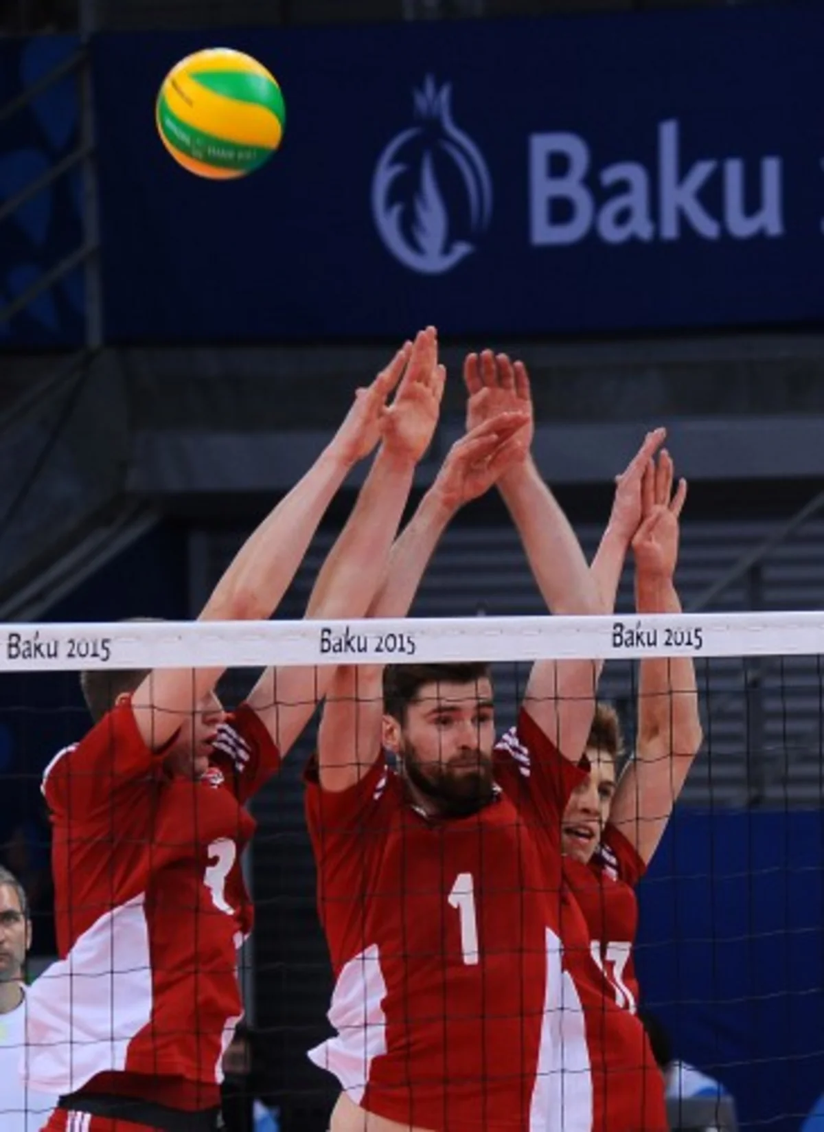 Kişilər arasında voleybol yarışlarının finalçıları məlum olub