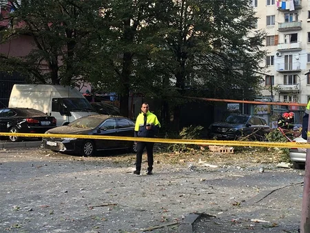 Tbilisidə yaşayış binasında partlayış olub, xəsarət alanlar var - FOTO