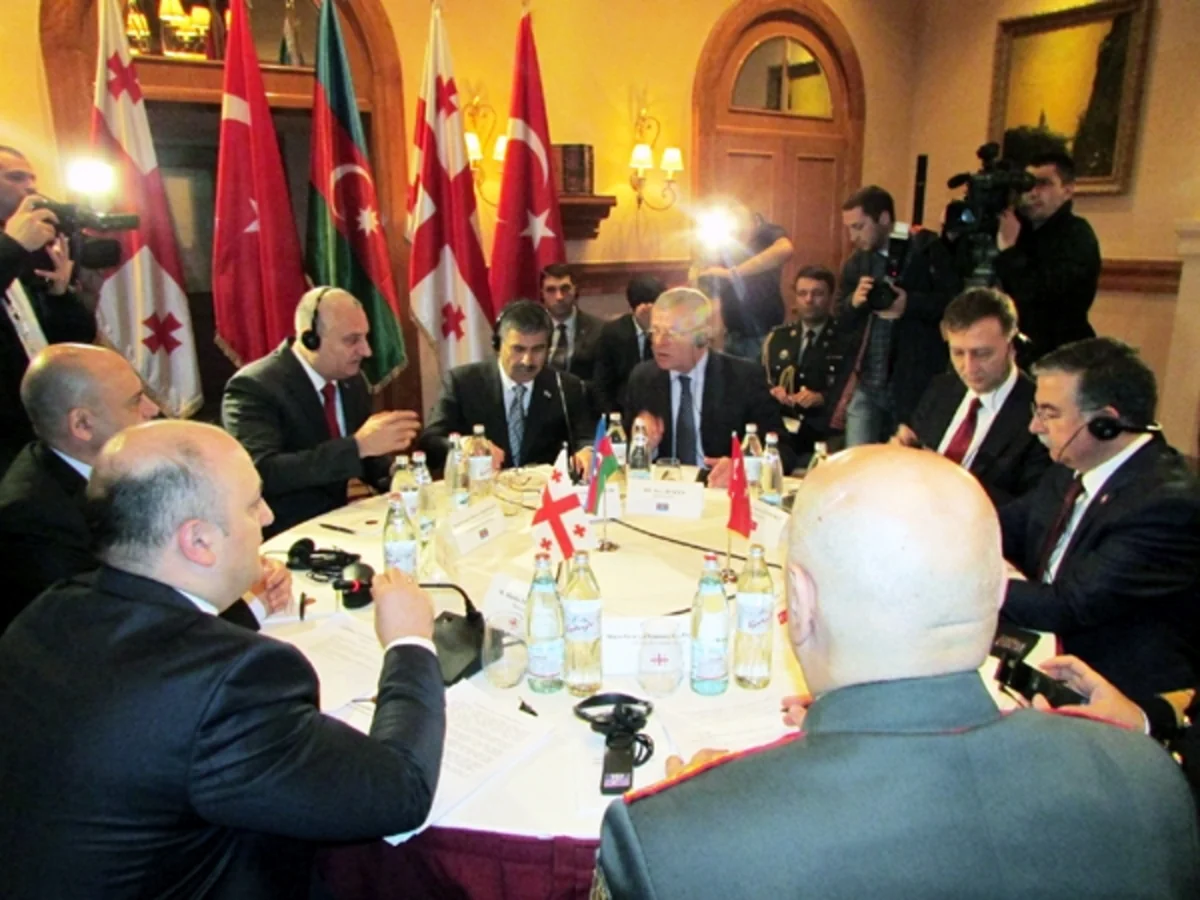 Azərbaycan, Gürcüstan və Türkiyə müdafiə nazirlərinin üçtərəfli görüşü keçirilib