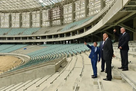 Azərbaycan prezidenti Bakı Olimpiya Stadionunda  tikinti işlərinin gedişi ilə tanış olub