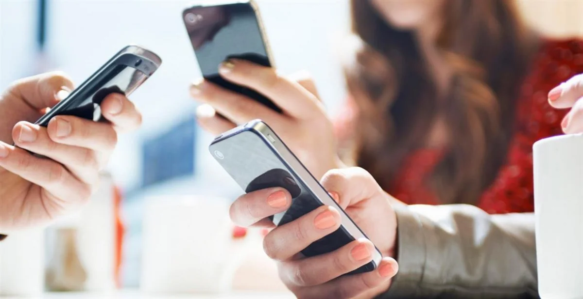 Alimlər smartfonlara aludəçiliyin təhlükəli olduğunu müəyyənləşdiriblər