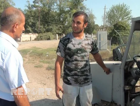 ​Salyan sakini qeyri-adi traktor düzəldib - FOTO