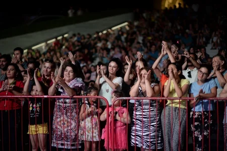Heydər Əliyev Mərkəzinin parkında muğam-caz konserti olub