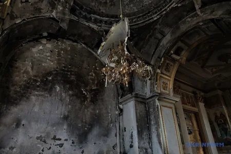 Rusiya ordusunun Odessanı bombalaması nəticəsində kafedral kilsə dağılıb