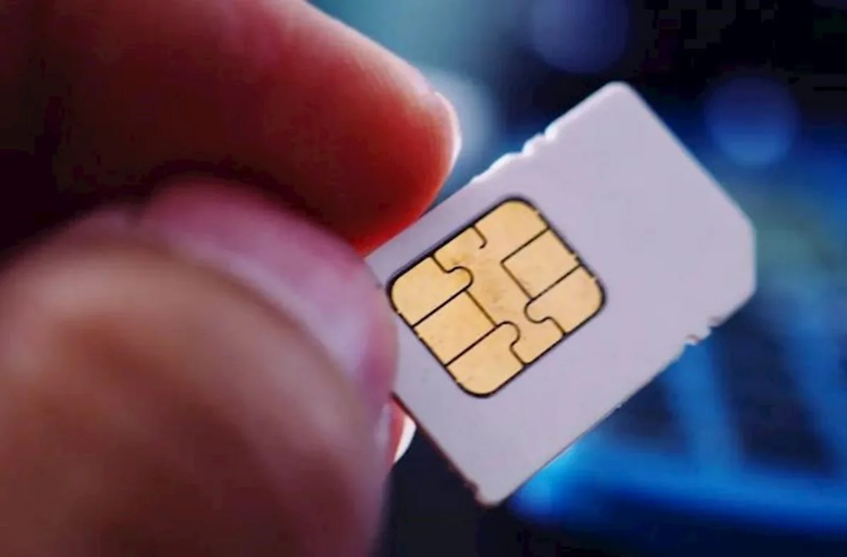 Azərbaycanda mobil telefon nömrələri 1 000 - 75 000 manata hərraca çıxarılır