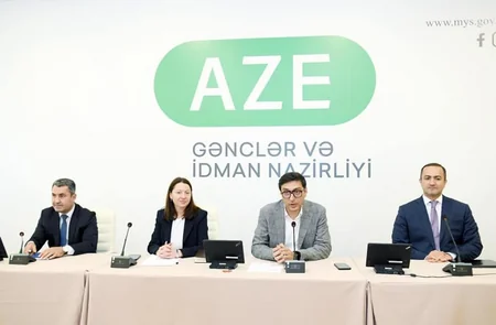 Fərid Qayıbov Avropa çempionatından qayıdan boksçularla görüşüb