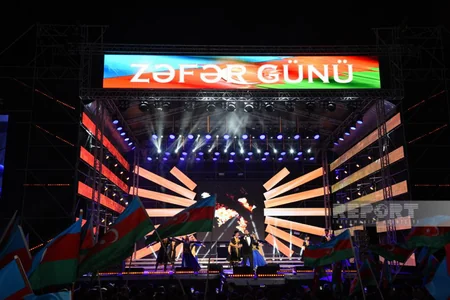 Bakıda Zəfər Günü ilə bağlı atəşfəşanlıq olub - YENİLƏNİB