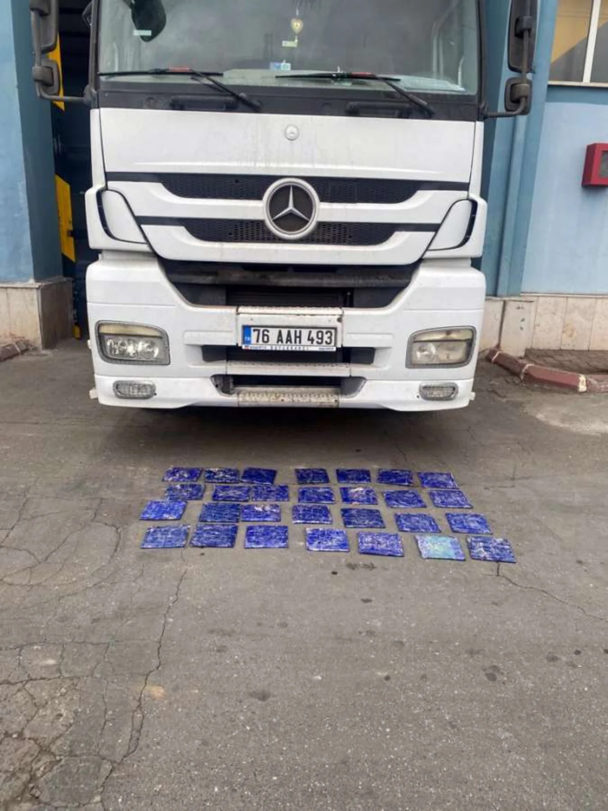 Azərbaycan gömrükçüləri 106 kiloqramdan çox narkotik vasitə aşkar edib