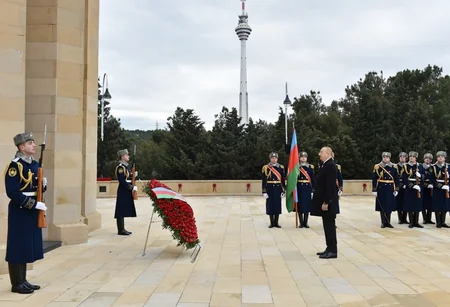Prezident İlham Əliyev Şəhidlər xiyabanını ziyarət edib - FOTOLAR - YENİLƏNİB