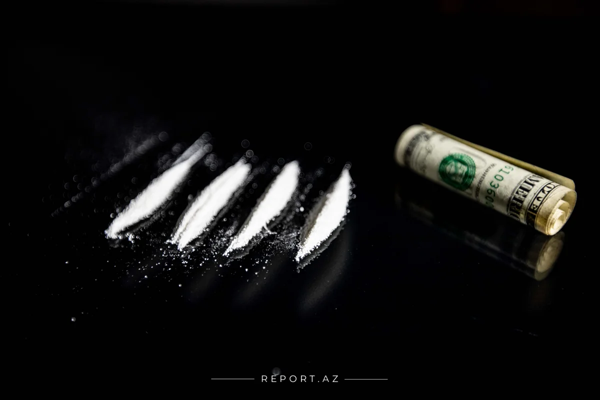 Biləsuvarda avtomobildən 1 kq-dan çox heroin aşkarlandı