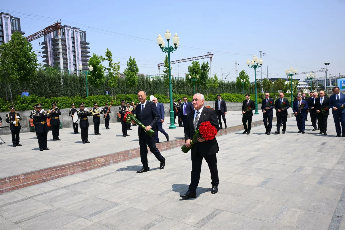 Azerbaijani and Uzbek prime ministers visit Heydar Aliyev bas-relief in Tashkent