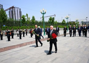 Премьеры Азербайджана и Узбекистана посетили барельеф Гейдара Алиева в Ташкенте