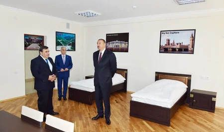 Azərbaycan Prezidenti Bakı Peşə Liseyində həyata keçirilən təmir işlərindən sonrakı vəziyyətlə tanış olub