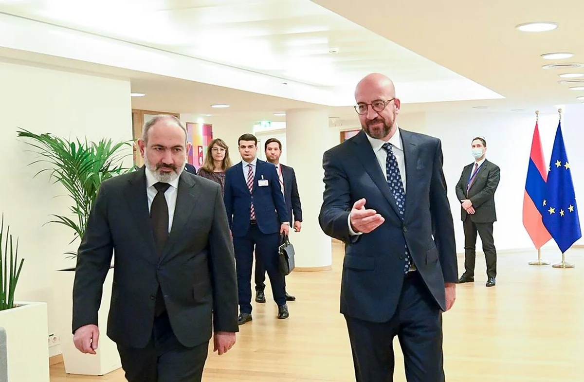 Пашинян обсудил ситуацию в регионе с Шарлем Мишелем