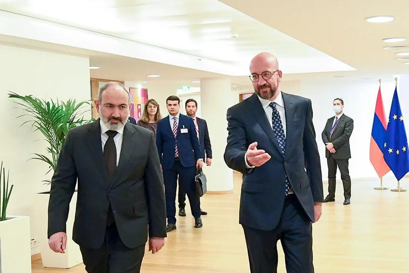 Пашинян обсудил ситуацию в регионе с Шарлем Мишелем