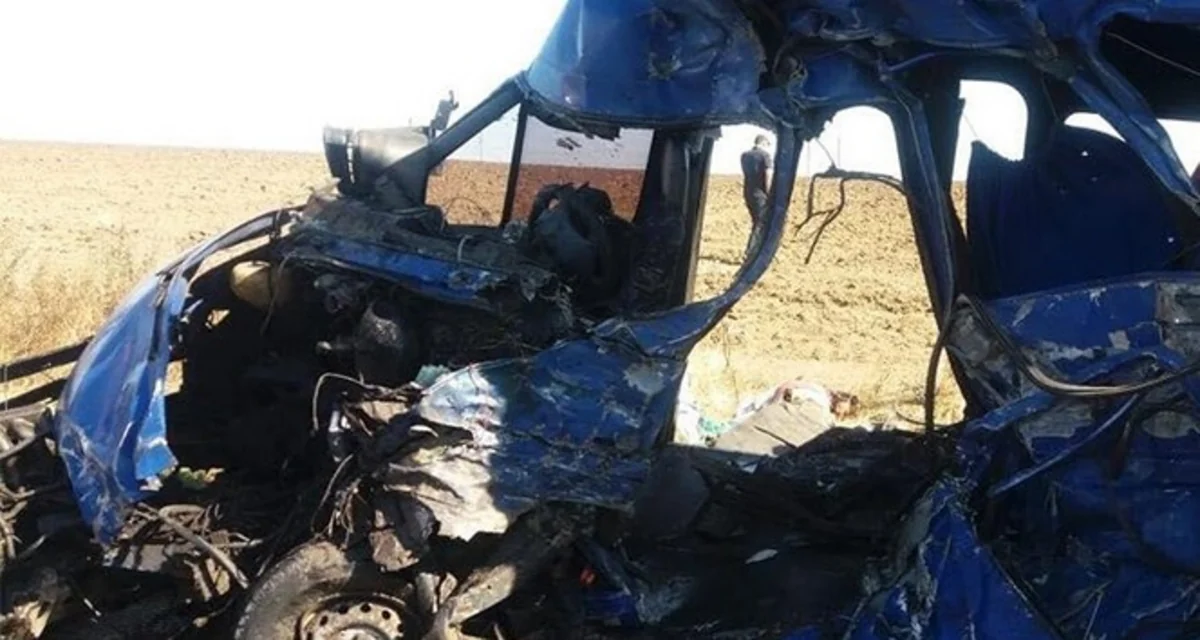 Ukraynada yük avtomobili mikroavtobusla toqquşub, 9 nəfər ölüb