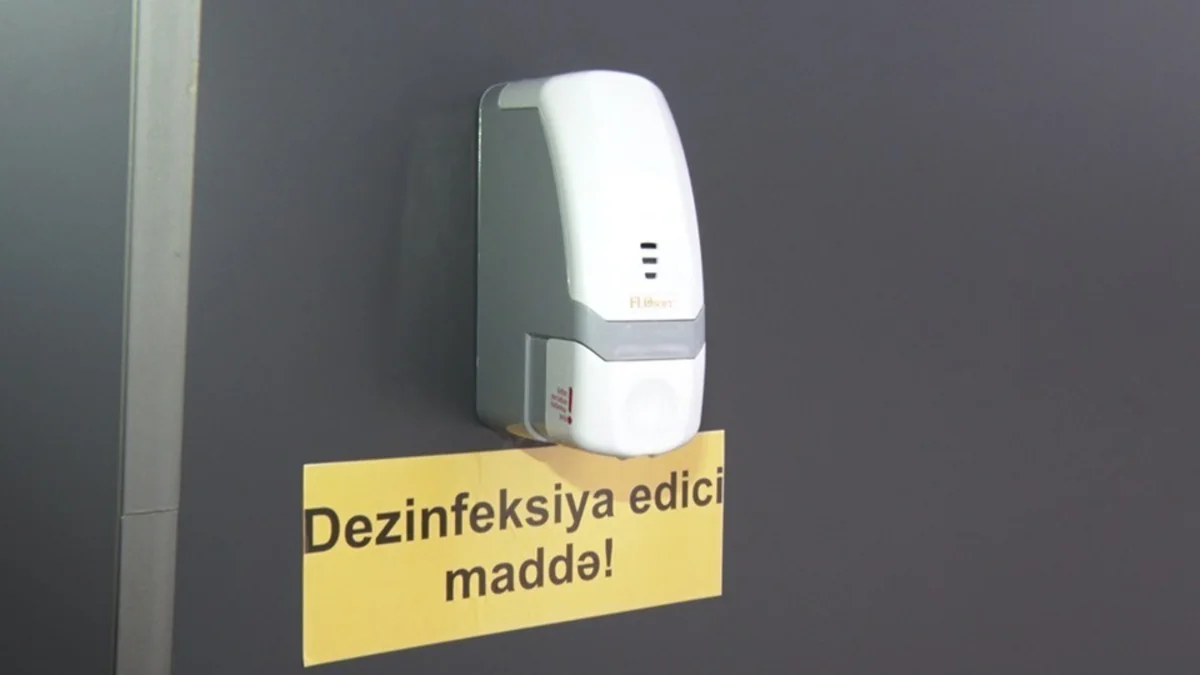 Bakı Dəmir Yolu Vağzalında dezinfeksiyaedici avadanlıq quraşdırılıb - VİDEOREPORTAJ