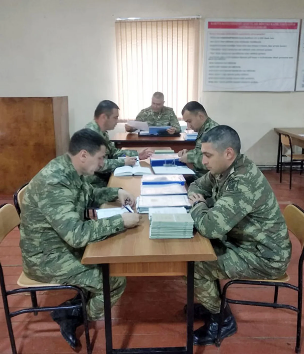 Tərbiyəvi işin təşkili və psixoloq ixtisasları üzrə zabitlərin yoxlanışı davam edir