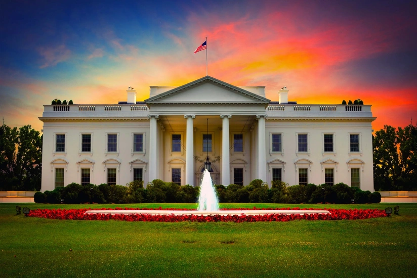 Tramp administrasiyası 55 milyon viza sahibini qanun pozuntularına görə yoxlayacaq