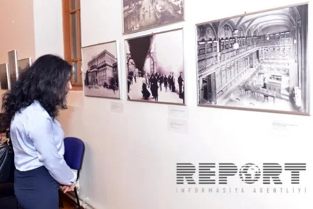 ​В Баку открылась фотовыставка Берлин и Париж до 1914 года