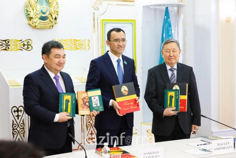 Международная Тюркская академия перевела стихи Низами Гянджеви на казахский язык