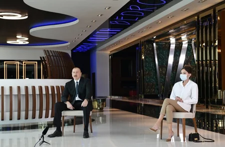Ilham Aliyev, Mehriban Aliyeva inaugurate face mask factory
