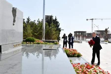 Dövlət başçısı Sumqayıtda Şəhidlər xiyabanında olub