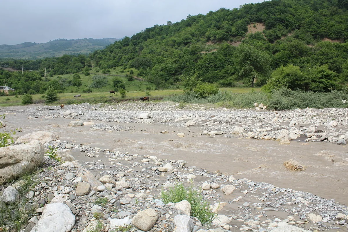 Vəlvələçayda karxananın fəaliyyəti ilə bağlı araşdırmalar aparılır