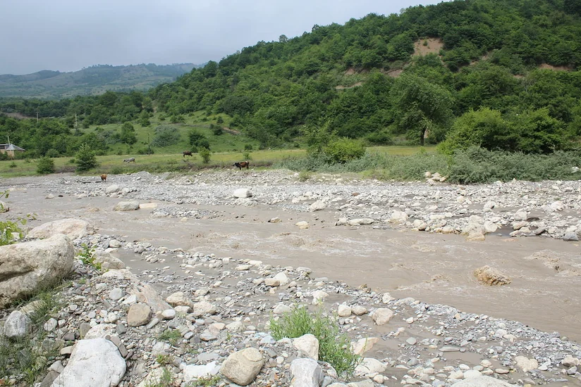Vəlvələçayda karxananın fəaliyyəti ilə bağlı araşdırmalar aparılır