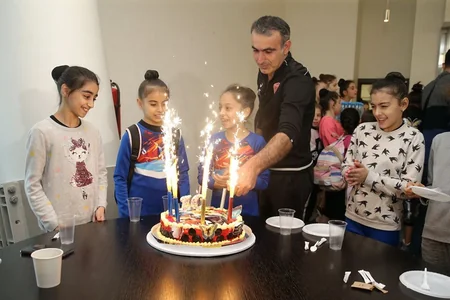 Azərbaycan Gimnastika Federasiyası ilk dəfə valideynlərin də iştirakı ilə Estafet Yarışları keçirib