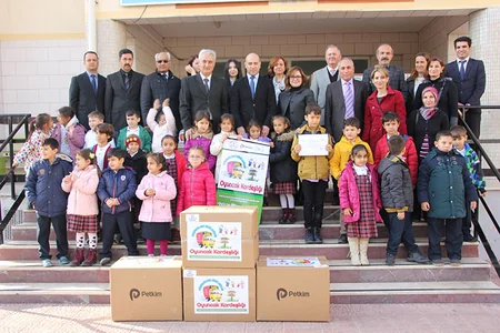 “Petkim”in dəstəyi ilə Əliağa bölgəsinin ibtidai məktəblərində aksiya keçirilib
